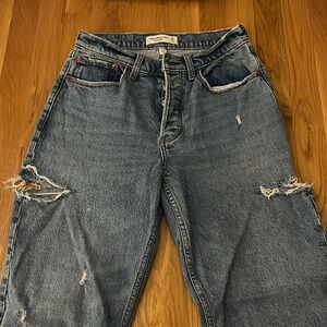 A&F 90’s Baggy Lowrise Jeans - distressed at thigh - LIKE NEW